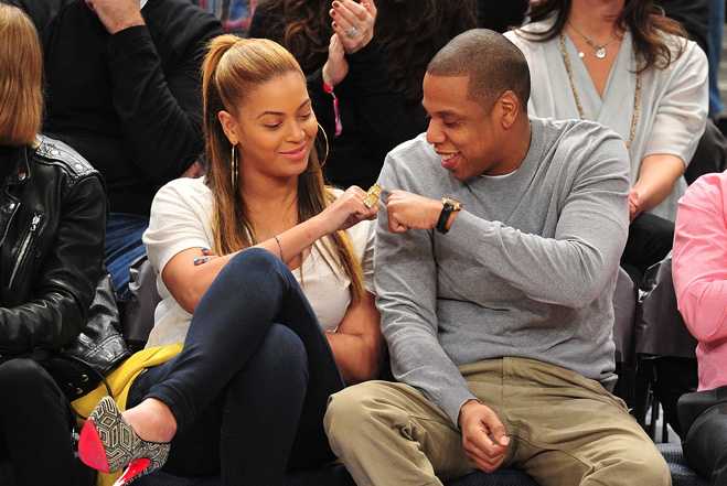 beyonce-and-jay-z-cute-jay-z-and-beyonce-fist-bump